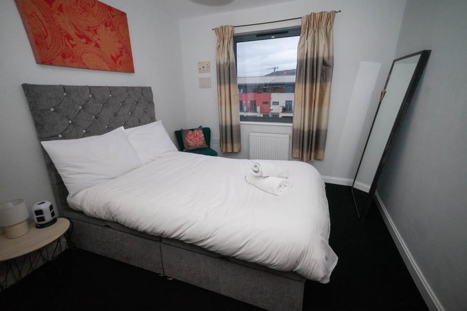 Swansea Marina & Beach Retreat - 3 Bed & Parking House in Swansea