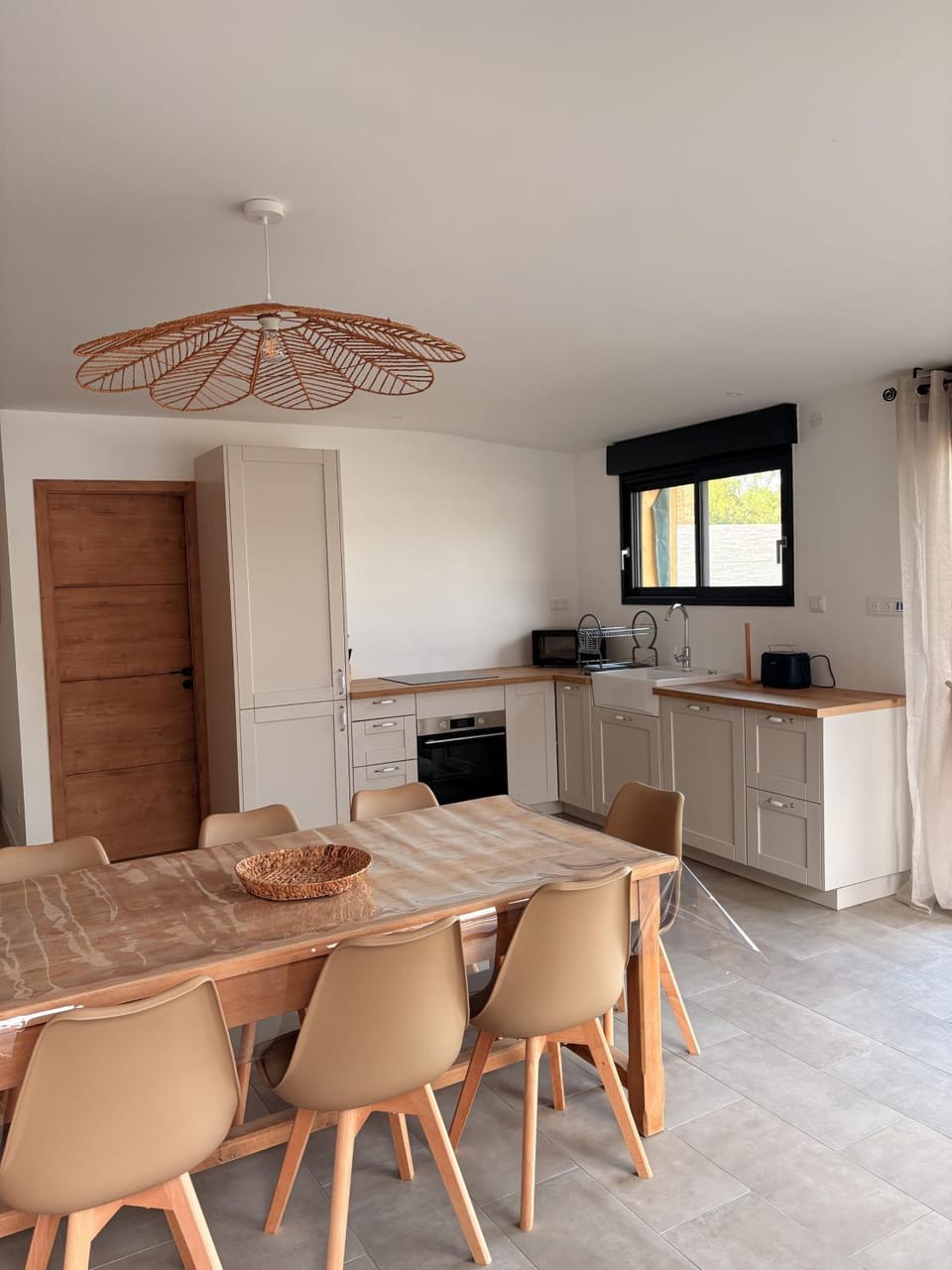 Property building, Kitchen or kitchenette, Living room