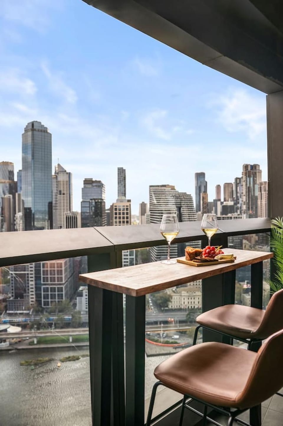 Skyline Escape 2BR Apt Crown with Pool & Free Tram Apartment in Southbank