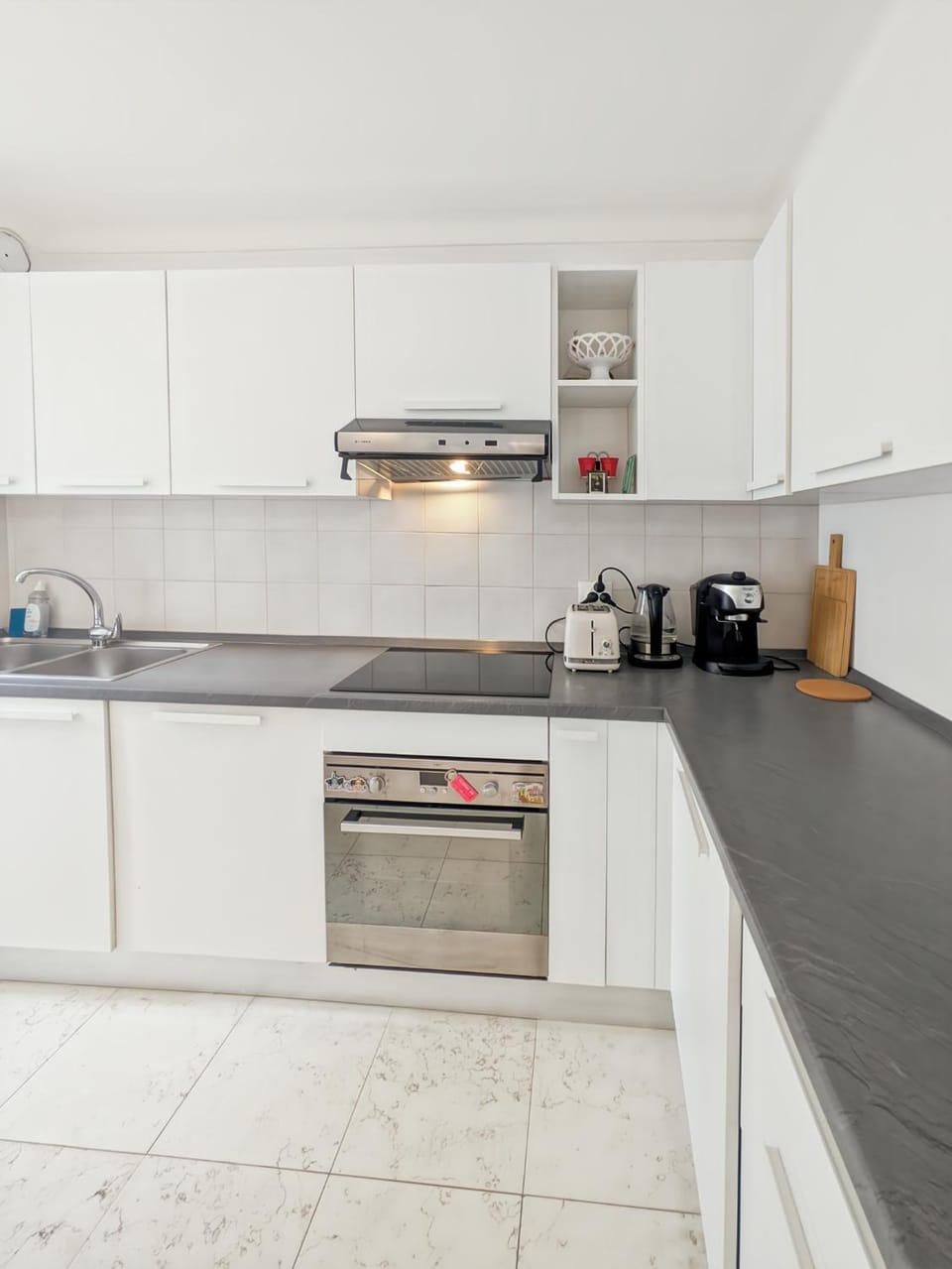 Coffee/tea facilities, Kitchen or kitchenette, oven, storage, stove, toaster, kitchen