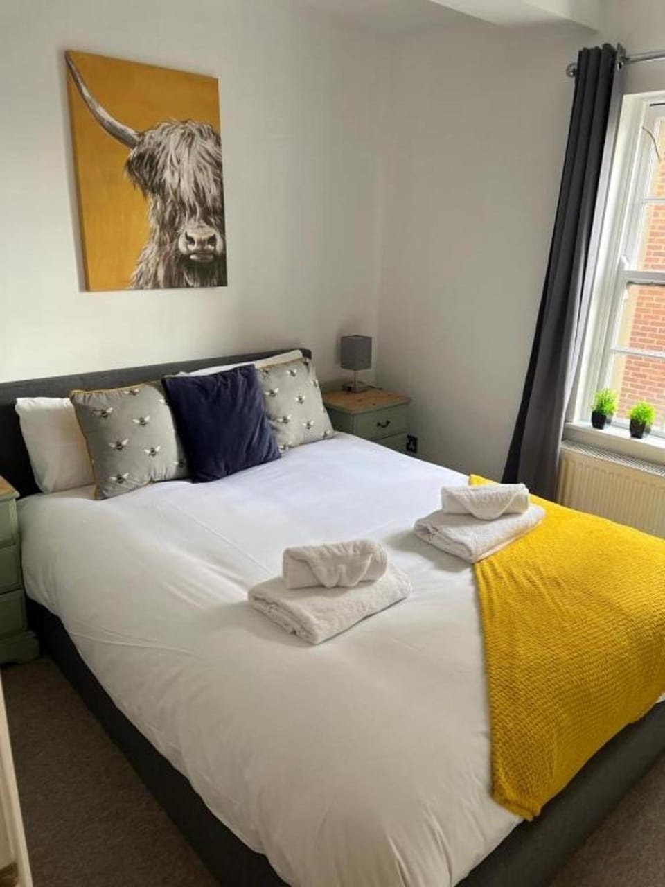 Bed, Decorative detail, Bedroom, towels
