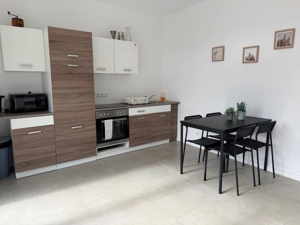 Moderne 2- Zimmer- Monteurwohnung, gute Verkehrsanbindung, Internet inklusive Apartment in North Rhine-Westphalia