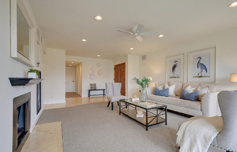 Two Bedroom Coastal Residence with Pool Access Apartment in Marina del Rey