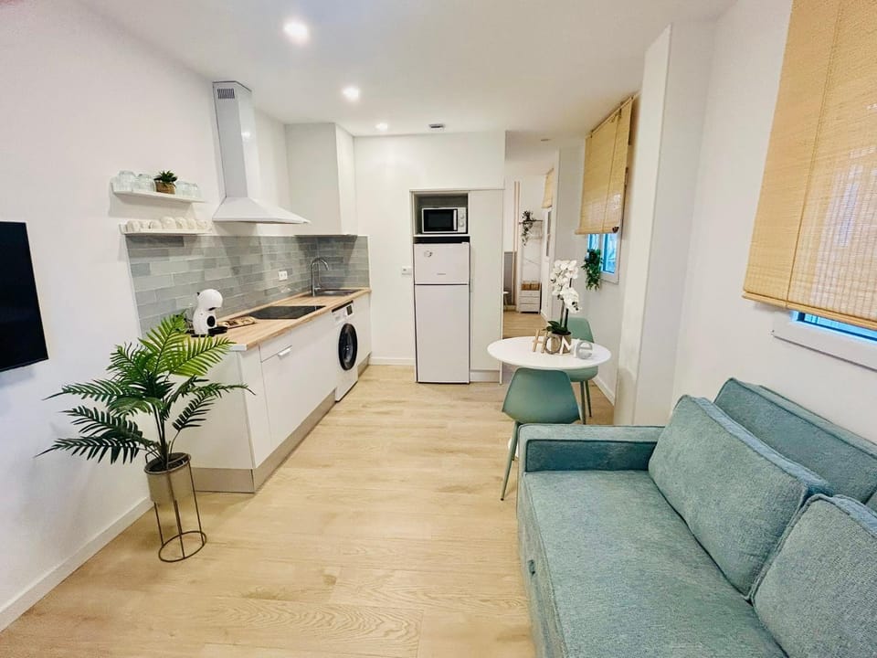 TV and multimedia, Living room, microwave, stove, washing machine, kitchen