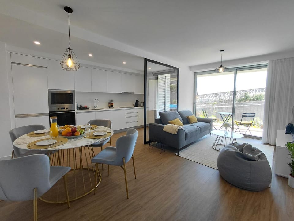 Kitchen or kitchenette, Living room, Dining area