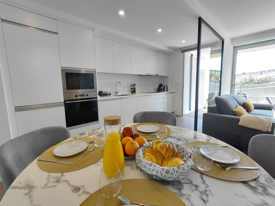 Dining area, kitchen