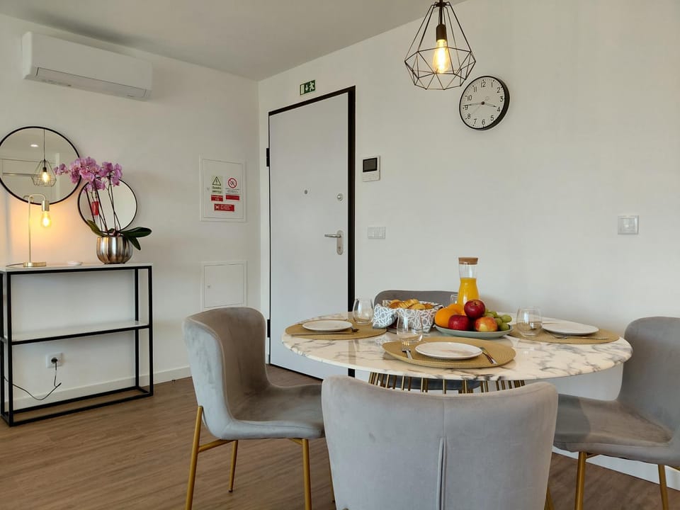 Lobby or reception, Dining area, air conditioner