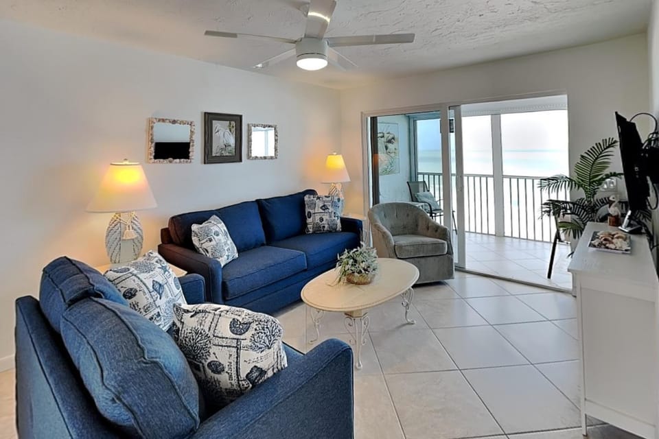 Balcony/Terrace, Living room, Seating area, Sea view, furniture