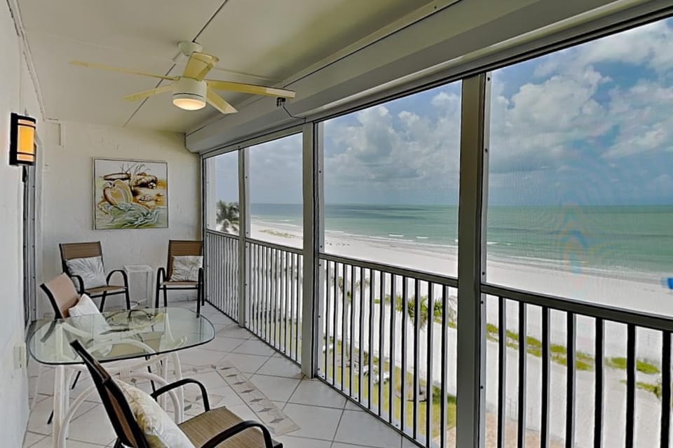 Balcony/Terrace, Seating area, Beach, Sea view