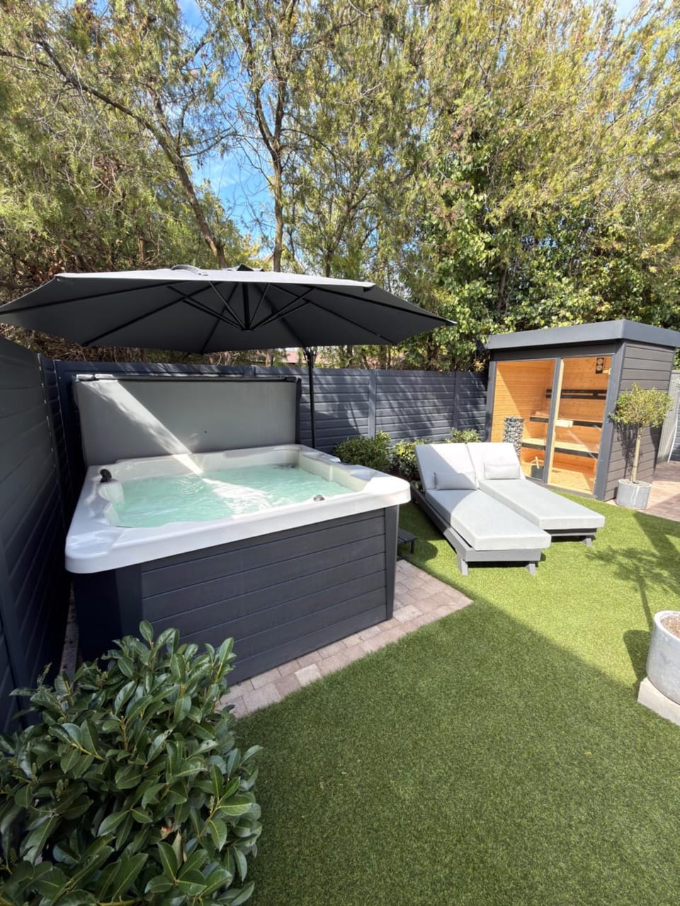 Garden, Hot Tub, Spa and wellness centre/facilities