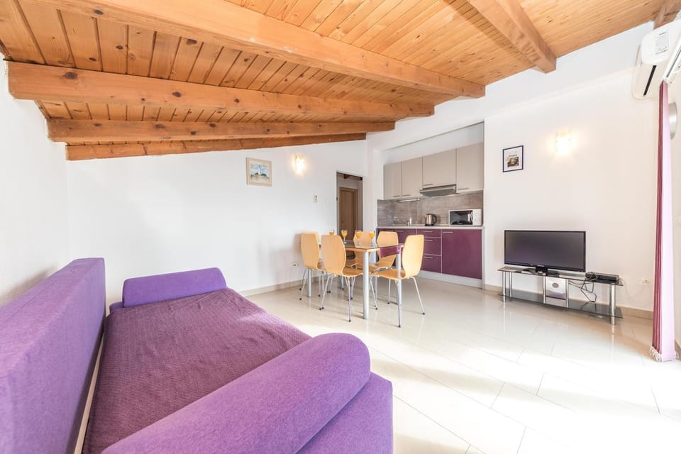 TV and multimedia, Kitchen or kitchenette, Living room, Dining area