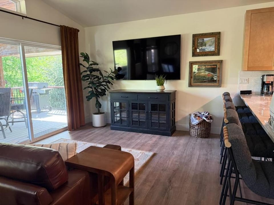 Timber Circle, Luxury Retreat House in McCall