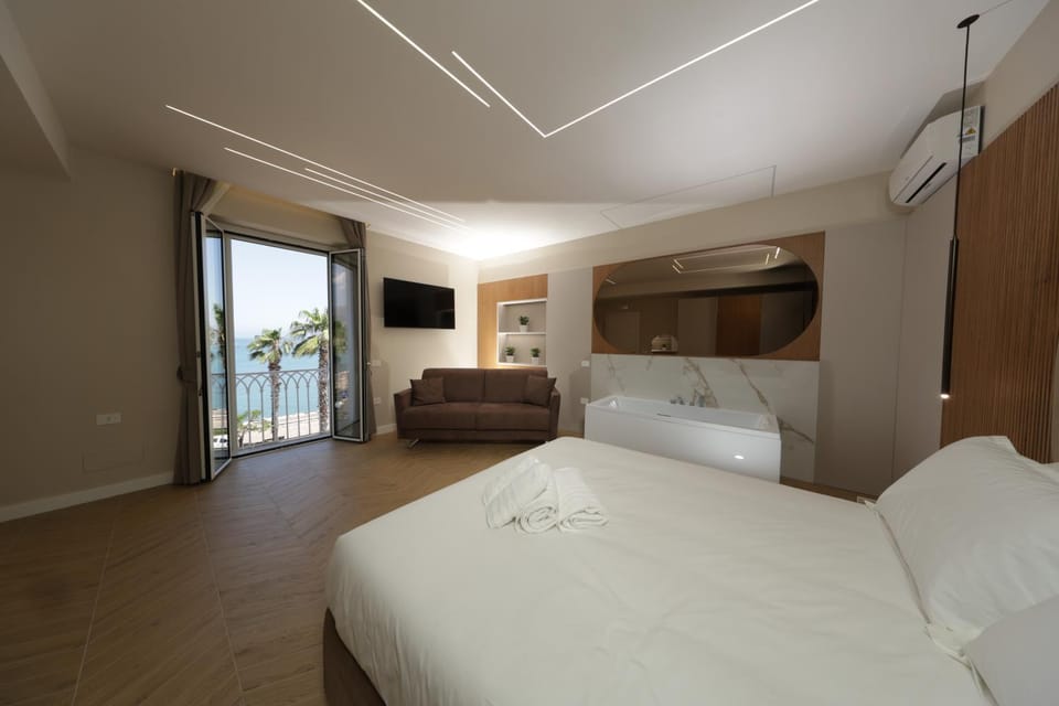 Communal lounge/ TV room, Bed, TV and multimedia, Photo of the whole room, Evening entertainment, Bedroom, towels, wardrobe, air conditioner