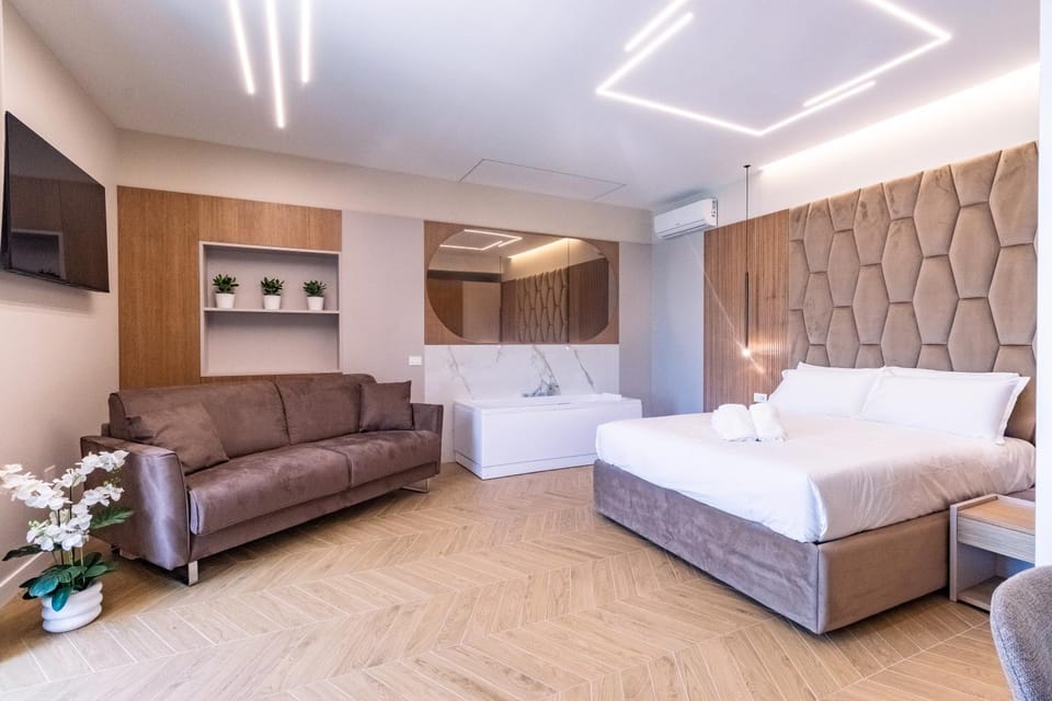 Hot Tub, Hot Tub, Bedroom
