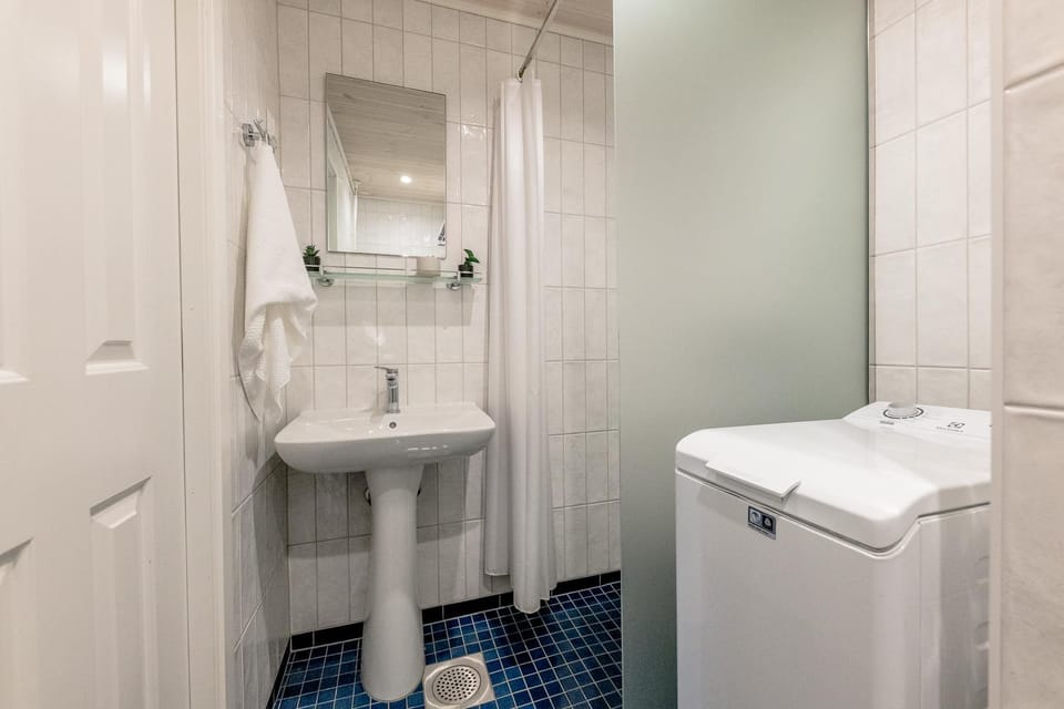Bathroom, washing machine