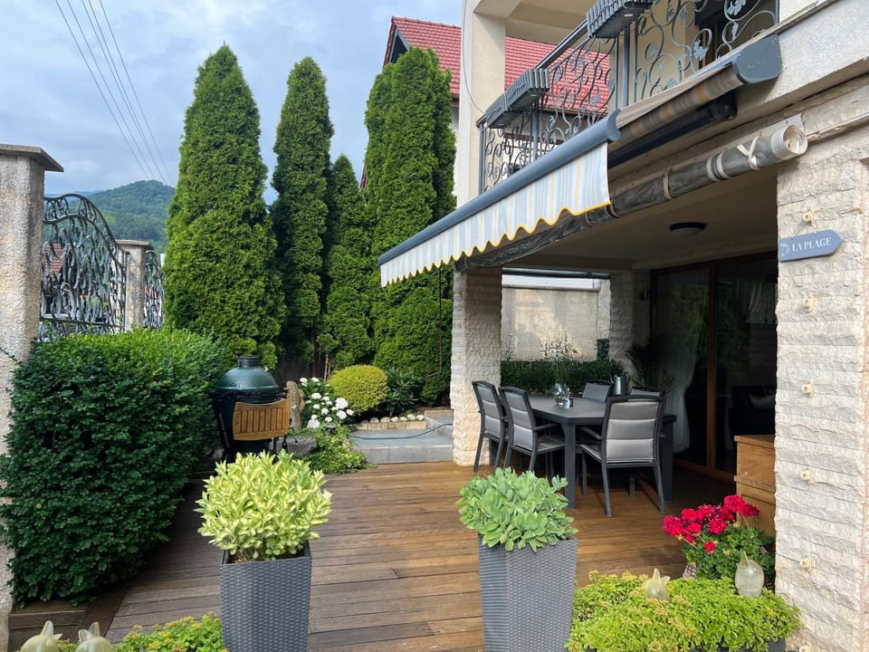 U Izhu with Private Pool, Sauna & BBQ Apartment in Bulgaria
