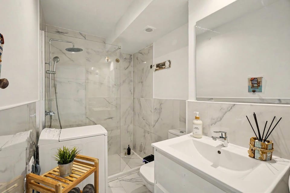 Bathroom, Living room