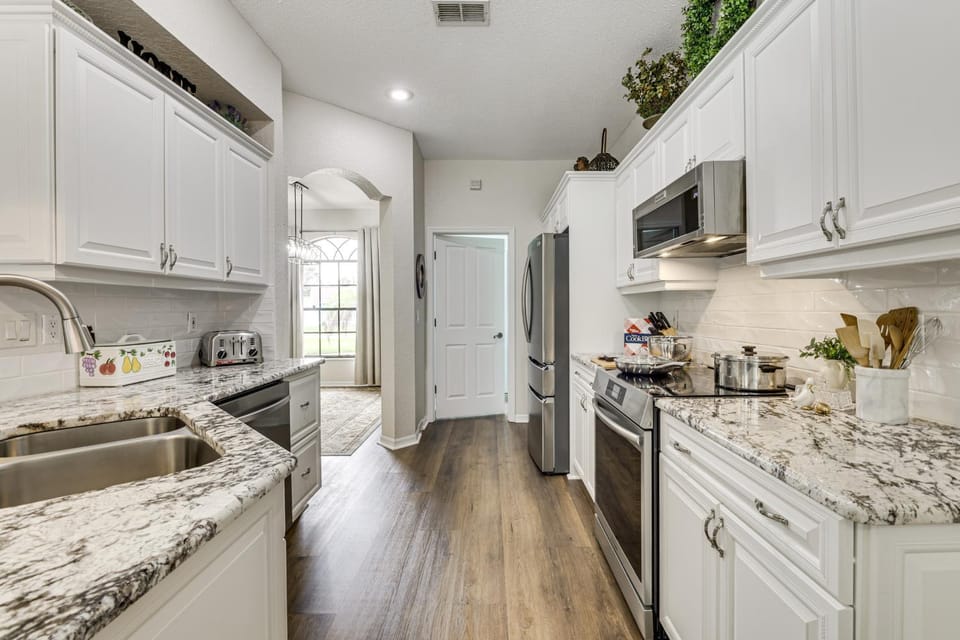 Weeki Wachee Retreat: Heated Pool and fenced Yard House in Spring Hill
