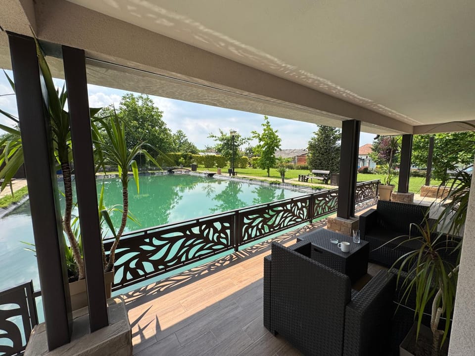 Balcony/Terrace, Lake view, Pool view, Swimming pool, Swimming pool