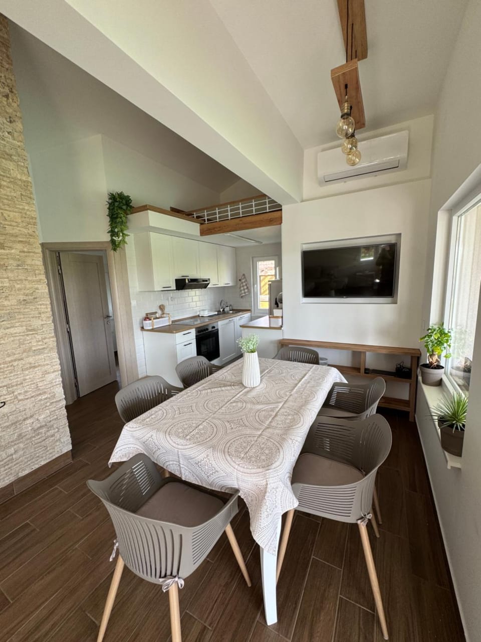 TV and multimedia, Dining area