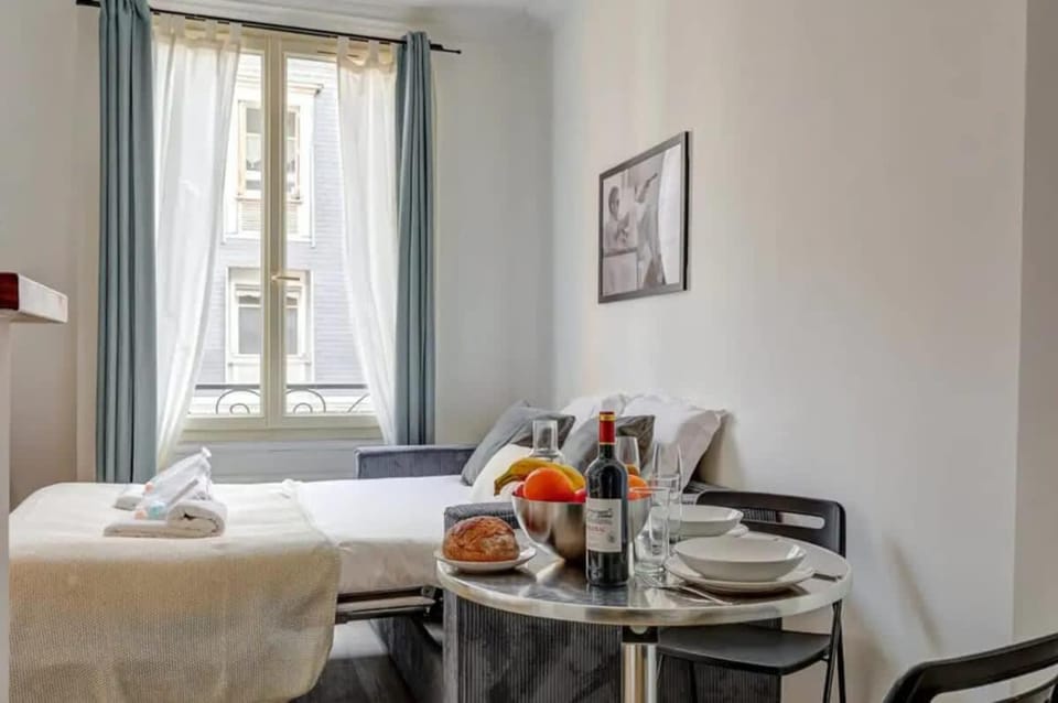Merveilleux appartement au coeurs du Parc- Monceau Apartment in Paris