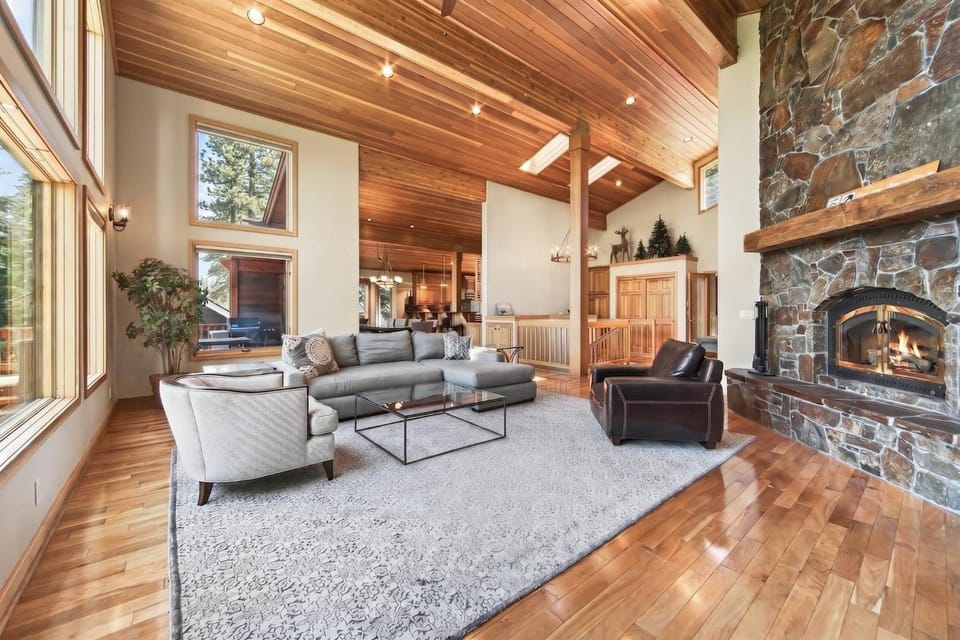 Adventure Lodge by Tahoe Getaways- 6 BR, Large Game Room, Hot Tub House in Truckee