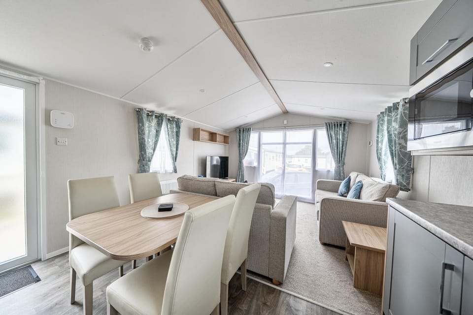 Primrose Valley 3-Bed Caravan Sleeps 8 Pets Ok House in Primrose Valley