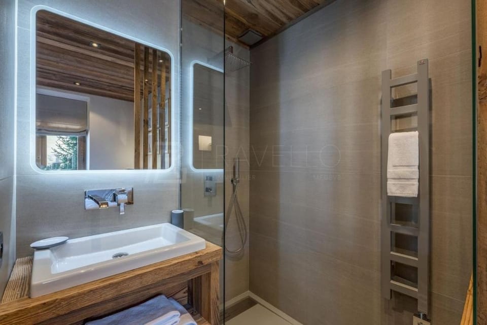 Alpine Luxury Flat Heart of Megève, 2 Min Ski Apartment in Megève