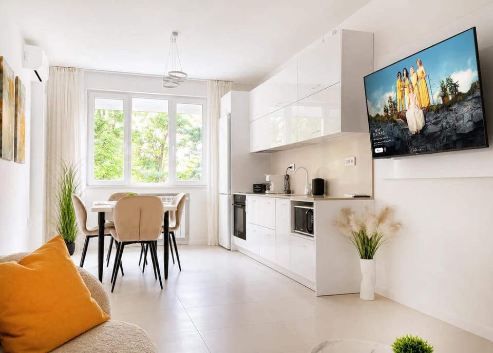 TV and multimedia, Kitchen or kitchenette, Living room