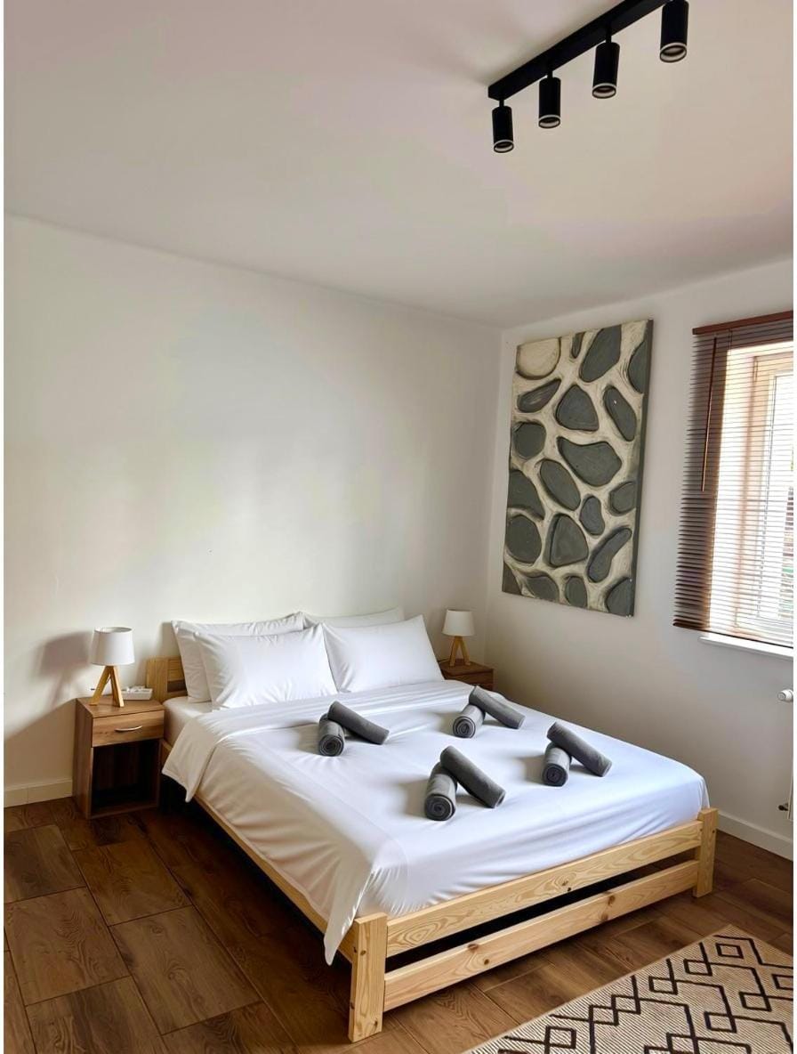 Bed, Photo of the whole room, Bedroom, towels
