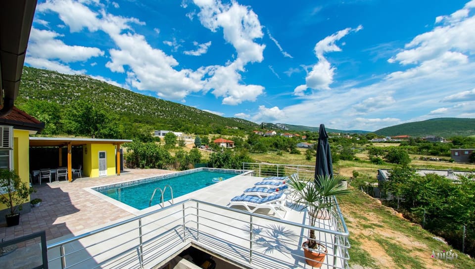 Day, Natural landscape, Mountain view, Pool view, Swimming pool, sunbed