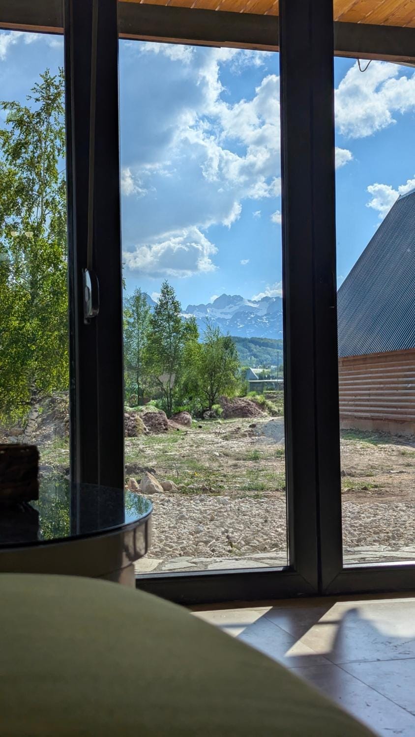 Living room, Mountain view