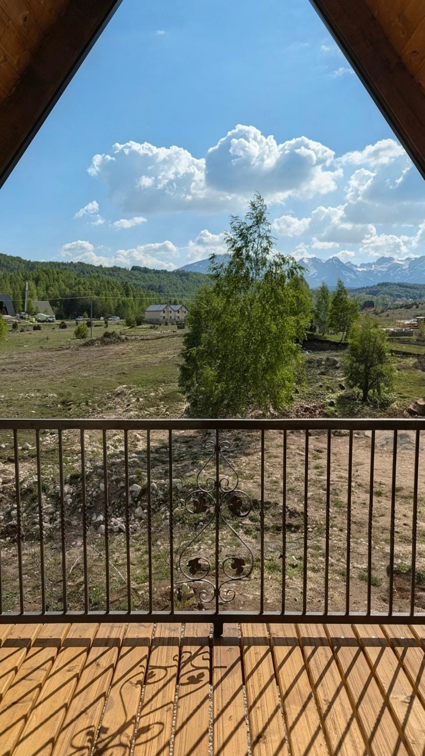 View (from property/room), Balcony/Terrace, Bedroom, Mountain view