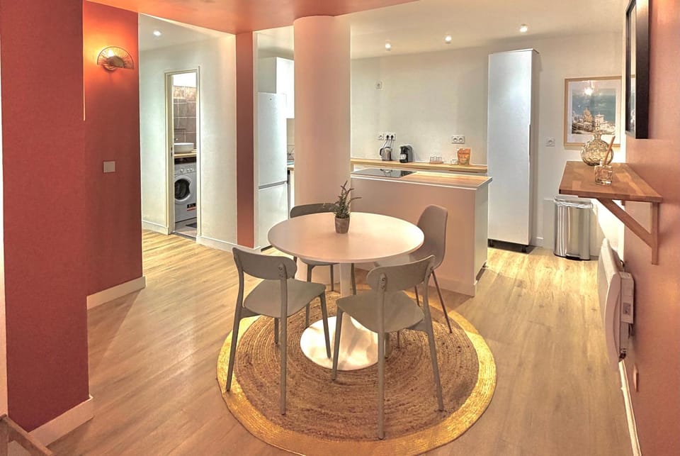 Building Canebiere Apartment in Marseille