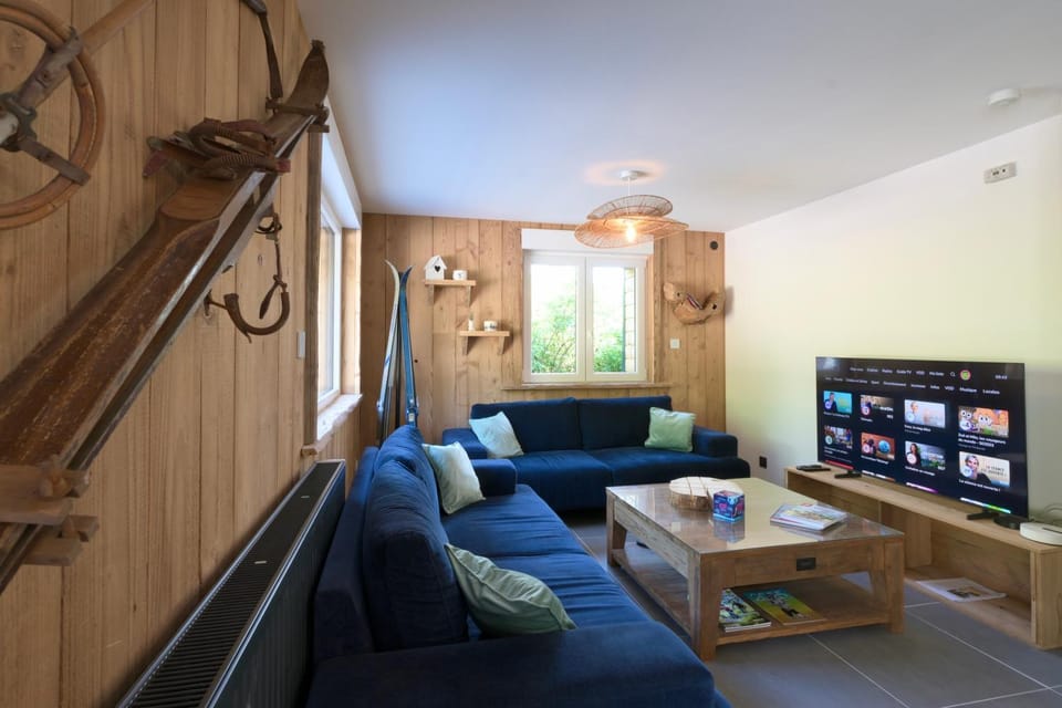 Communal lounge/ TV room, TV and multimedia, Living room, Evening entertainment