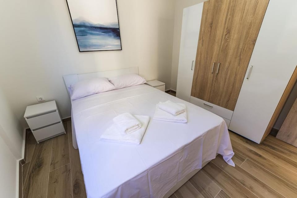 Bright 1BR City Stay for 3 Fast WiFi Smart TV Apartment in Thessaloniki