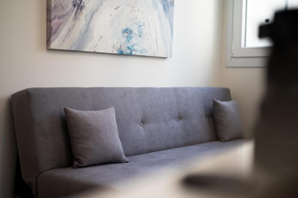 Bright 1BR City Stay for 3 Fast WiFi Smart TV Apartment in Thessaloniki