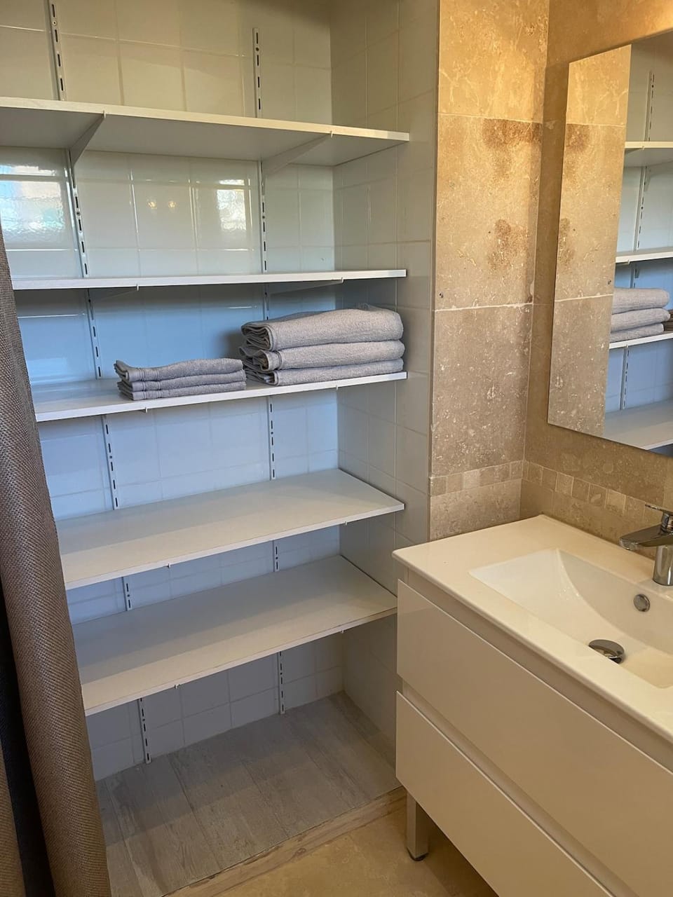 Bathroom, towels