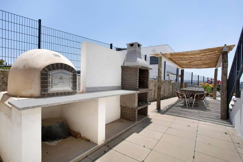 Property building, Balcony/Terrace, Living room