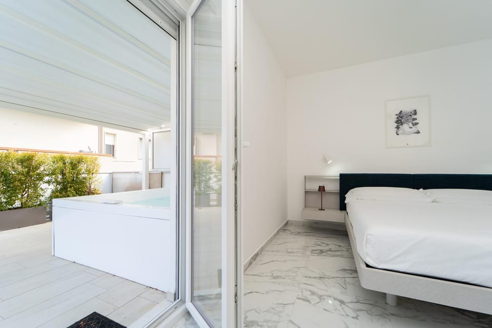 Bed, Balcony/Terrace, Photo of the whole room, Bedroom