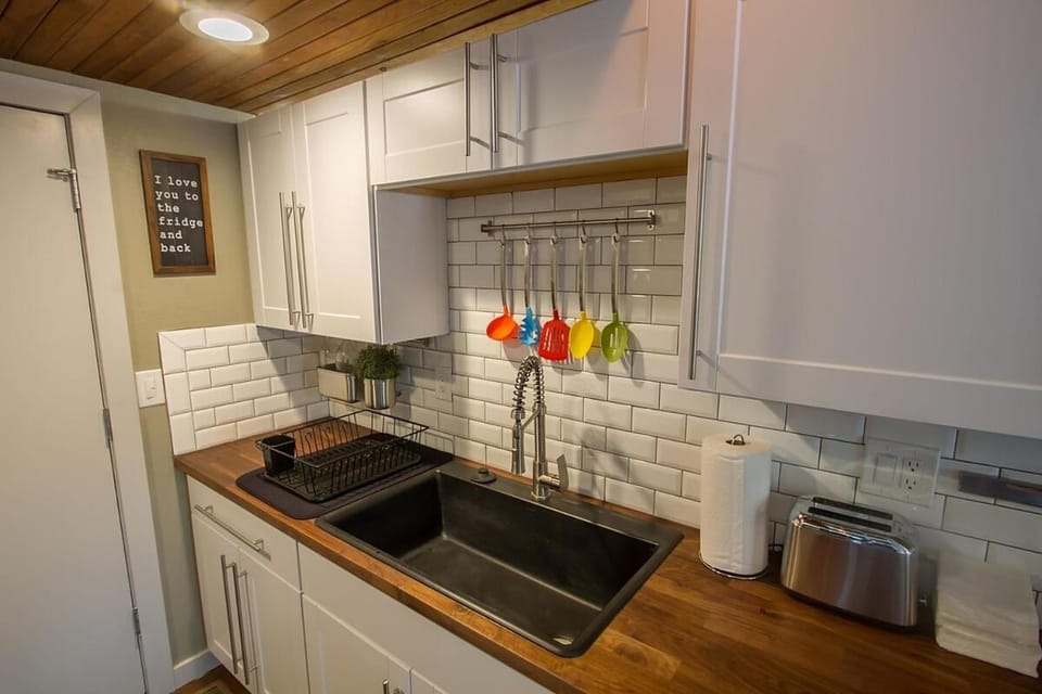 Rustic-Modern Townhome A - Ivy Wild Downtown House in Colorado Springs