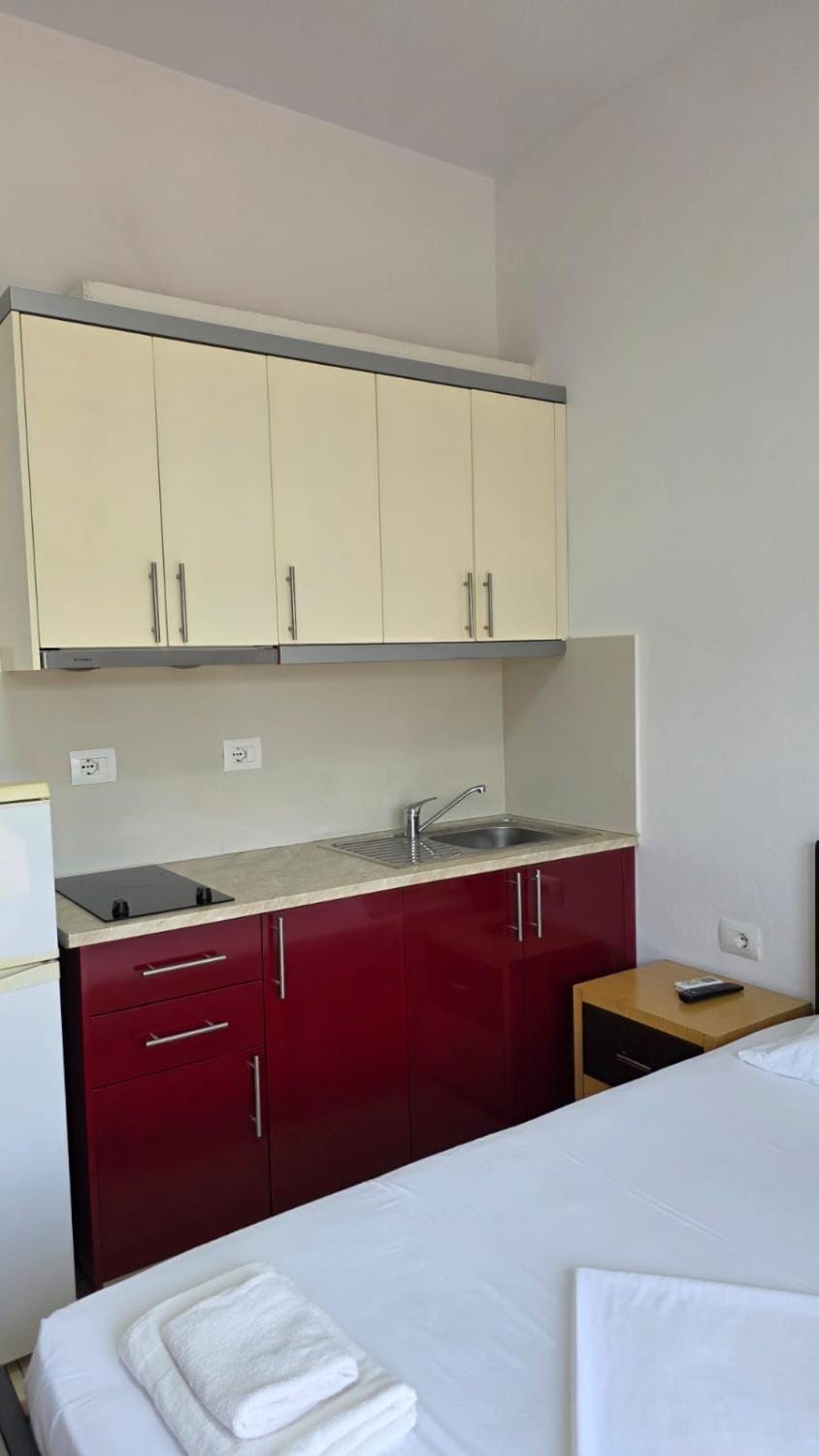 Shoreline Guesthouse Bed and Breakfast in Ksamil