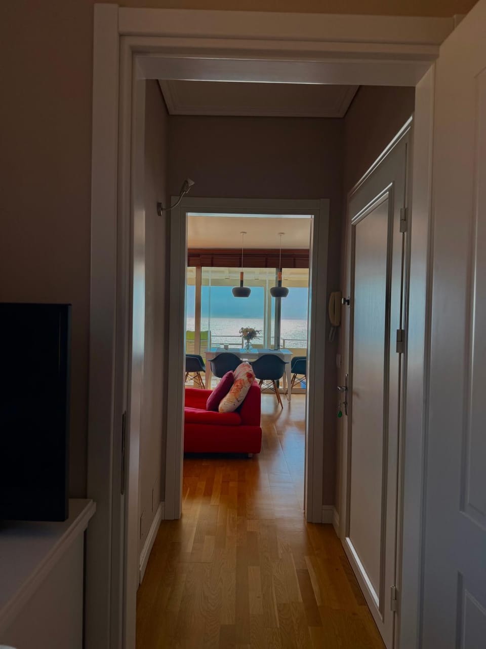 Photo of the whole room, Sea view