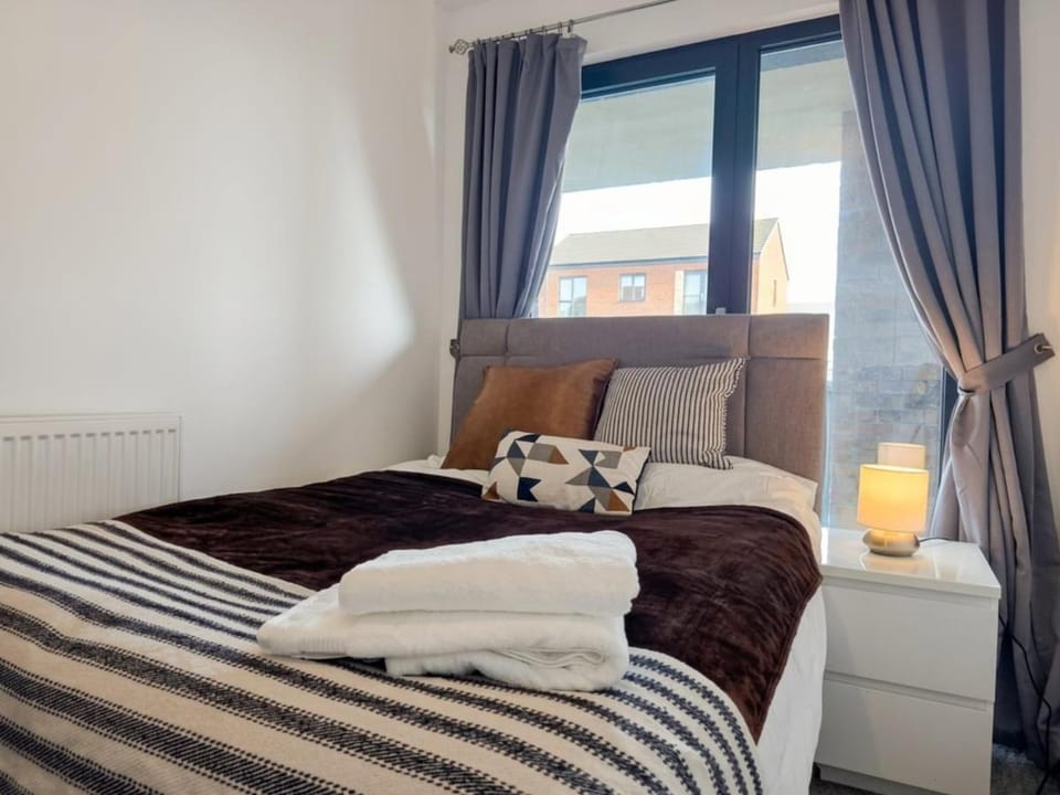 Discounted Long Term Stylish 3Bed City & Wembley Apartment in London Borough of Ealing