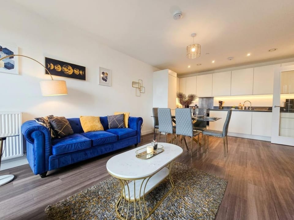 Discounted Long Term Stylish 3Bed City & Wembley Apartment in London Borough of Ealing