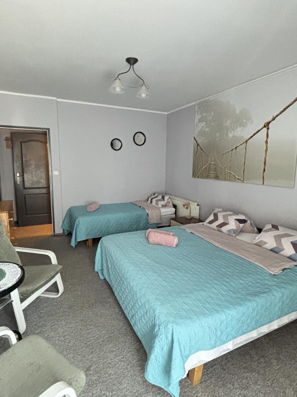 Bed, Photo of the whole room, towels