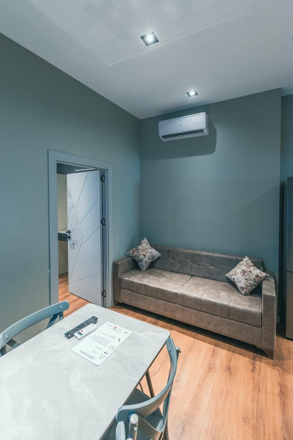 Living room, Photo of the whole room, Seating area