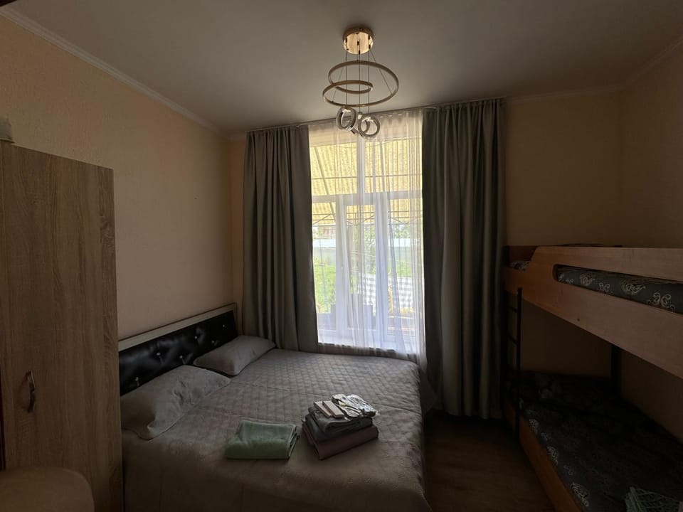Коттедж Paris на Иссык-Куле, Сектор Е42 , терраса , летняя кухня и пляж House in Almaty Region, Kazakhstan