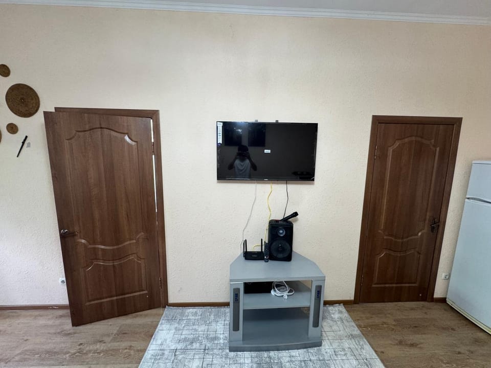 Коттедж Paris на Иссык-Куле, Сектор Е42 , терраса , летняя кухня и пляж House in Almaty Region, Kazakhstan
