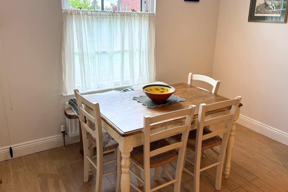 Charming Lisburn Flat with private parking Apartment in Lisburn